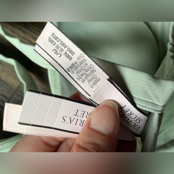 Victoria’s Secret Sports Bra - Picture 4 of 4